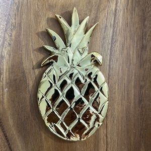 Vintage Gold 1984 Hospitality Pineapple Decor Metal